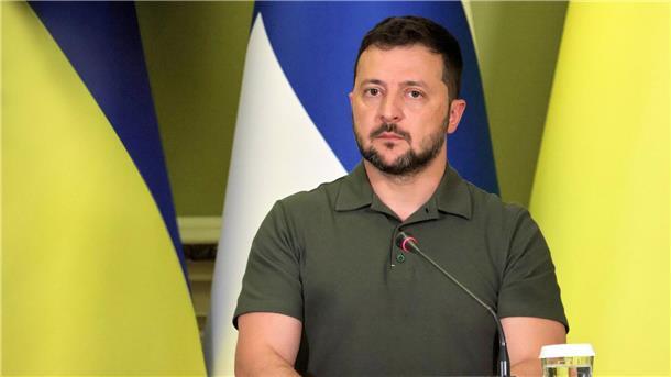 Der ukrainische Präsident Wolodymyr Selenskyj drängt zur Eile für einen Einsatz der Kampfjets vom Typ F-16 gegen die russische Aggression.