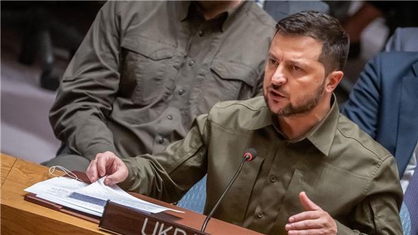 Selenskyj beklagt Machtlosigkeit der UN - verlangt Reformen Der ukrainische Präsident Wolodymyr Selenskyj spricht im UN-Sicherheitsrat.