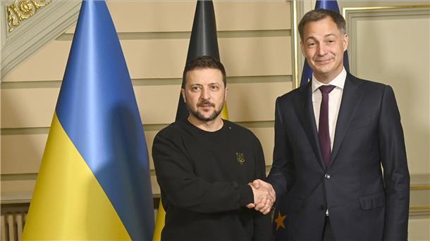 Krieg gegen die Ukraine: So ist die Lage Der ukrainische Präsident Wolodymyr Selenskyj wird von dem belgischen Premierminister Alexander De Croo in Brüssel empfangen.
