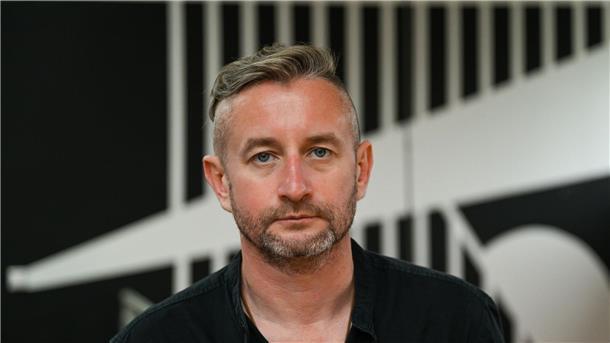 Der ukrainische Schriftsteller Serhij Zhadan wird seinem Land in der Verteidigung gegen Russland helfen.