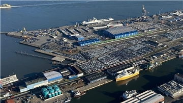 Der Umschlag im Seeverkehr hat im Cuxhavener Hafen im ersten Halbjahr im Vergleich zum Vorjahr enorm zugenommen. 1,8 Millionen Tonnen konnten im Seegüterumschlag verzeichnet werden, 61 Prozent mehr als im ersten Halbjahr 2024.