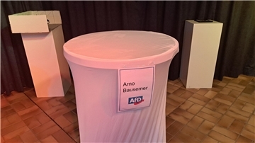 Diskutierten mit Hagener Schülern: Die EU-Kandidaten Lucas Fiola (Linke/v.l.), Saskia Zwilling (Grüne), Kirsti Elle (SPD), David McAllister (CDU) und Lennart Rentz (FDP). Nicht auf dem Foto ist Arno Bausemer (AfD).