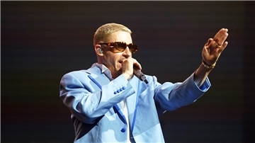 Der umstrittene US-amerikanische Rapper Macklemore soll als Headliner beim Deichbrand-Festival im Cuxland auftreten. 