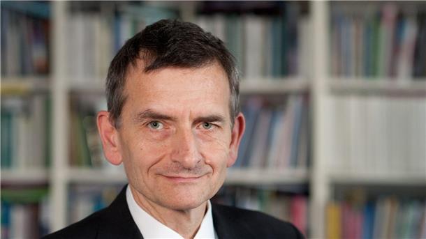 Der UN-Beauftragte Volker Perthes bemüht sich darum, die schmalen Erfolge der Demokratisierung des Sudans am Leben zu erhalten.