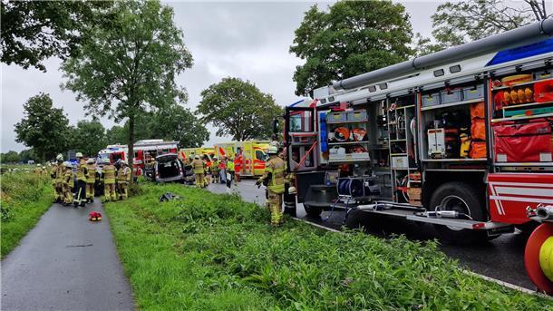 Der Unfall hat ein Großaufgebot an Rettungskräften auf den Plan gerufen.