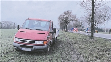 Der Unfallverursacher kollidierte auf der B 71 seitlich mit diesem Fahrzeug, dessen Fahrer leichte Blessuren erlitt.