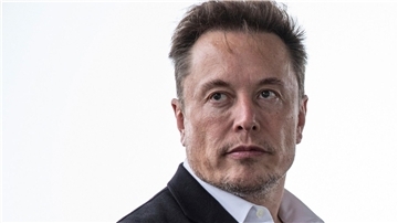 Der Unternehmer Elon Musk zahlte für Twitter rund 44 Milliarden Dollar.