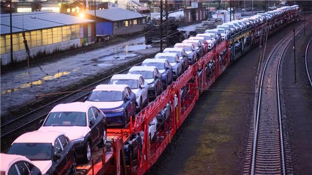 Autoverband rechnet für 2023 mit mehr Neuwagen Der Verband der Automobilindustrie (VDA) geht von mehr Neuzulassungen aus als zuletzt.