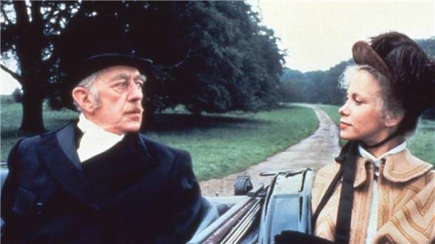 TV-Tipp heute: Der kleine Lord - Das Erste, 20.15 Uhr Ein Mann und eine Frau sind einander zugewandt.