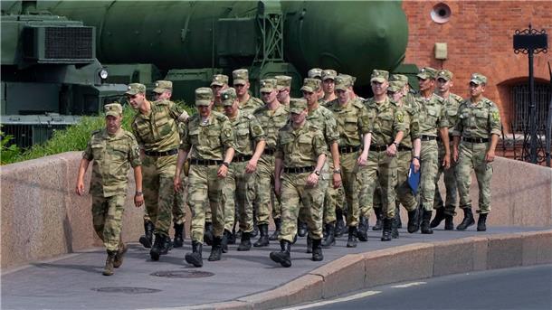 Mehrere Verletzte an russischer Schule nach Hammer-Attacke Der Verdächtige wurde von der Nationalgarde festgenommen. (Symbolbild)