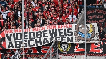 Der Videobeweis ist bei Fans ein Dauer-Aufreger.