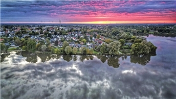 Der Vörder See gehört nicht nur touristisch zu den Perlen Bremervördes. Die Stadtverwaltung lässt derzeit nach den Gründen für die Neigung des Wassers zu Blaualgenbildung „fahnden“.