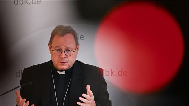 Der Vorsitzende der Deutschen Bischofskonferenz, Georg Bätzing, äußert sich zum Abschluss der Herbstvollversammlung in Wiesbaden.