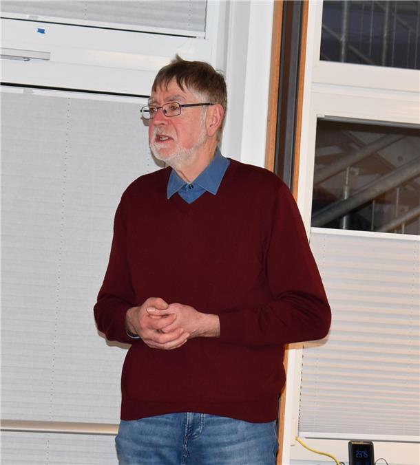 Soll Gemeinde Stadland kostenloses Mittagessen bezahlen? Der Vorsitzende des Gemeindekirchenrates Schwei, Uwe Ralle, erläuterte im Finanzausschuss des Gemeinderates den Förderantrag.