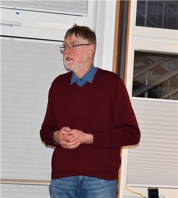 Soll Gemeinde Stadland kostenloses Mittagessen bezahlen? Der Vorsitzende des Gemeindekirchenrates Schwei, Uwe Ralle, erläuterte im Finanzausschuss des Gemeinderates den Förderantrag.