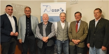Der Vorstand der Gesellschaft für Sicherheitspolitik, Sektion Elbe-Weser: (von links) Janis Düls (Sprecher JGSP), Werner Hinrichs, Hans Dieter Kück, Axel Loos, Rainer Meyer zum Felde (GSP-Landesbereichsleiter Niedersachsen/Bremen) und Axel Franke.