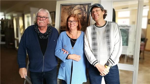 Vereinsgründung: Neue Perspektiven für „Museum Hein Meyer Tetjus Tügel Zuhause“ Der Vorstand des neuen Vereins mit dem Vorsitzenden Hein Meyer (links) und seinen beiden Stellvertretern: Prof. Dr. Lauritz Lipp (Erster stellvertretender Vorsitzender) und Marianne Gerth-Meyer (zweite Stellvertreterin).