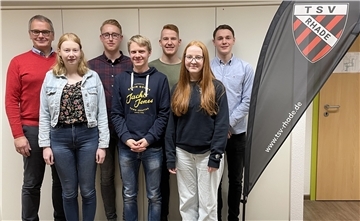 Der Vorstand des TSV Rhade um den 1. Vorsitzenden Olaf Wendelken (links) hat viel vor und will ein Jubiläum nachholen. 