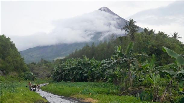 Philippinen: Tausende aus Gefahrenzone um Vulkan evakuiert Der Vulkan Mayon im Nordosten der Philippinen bedroht regelmäßig Menschen in der Gegend. Sie müssen jetzt ihre Häuser verlassen.