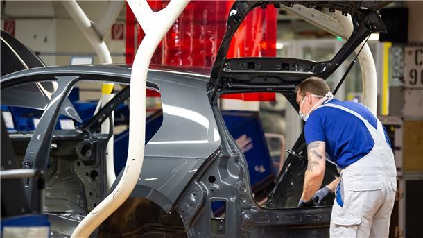 Zähe Verhandlungen zum VW-Tarif erwartet Der VW-Haustarif wird für die Stammbelegschaft der sechs westdeutschen VW-Standorte in Braunschweig, Emden, Hannover, Kassel, Salzgitter und Wolfsburg sowie einigen Töchtern verhandelt.