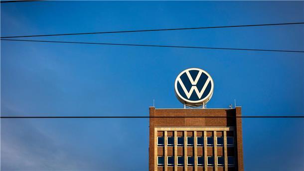 VW peilt deutliche Kostensenkung in Verwaltung an Der VW-Verwaltungsapparat umfasst rund 40.000 Büroangestellte in Marke und Konzern.