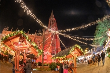 Der Weihnachtsmarkt 2022 rund um die Große Kirche startet wieder.