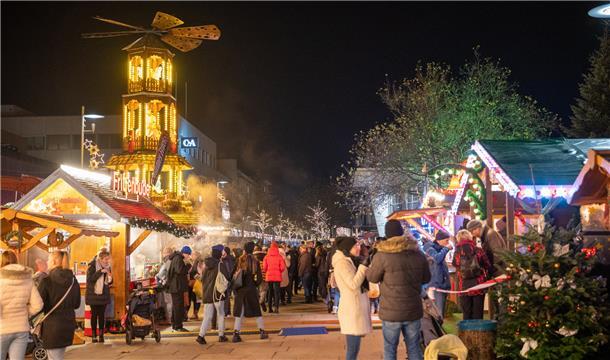 Der Weihnachtsmarkt 2022 rund um die Weihnachtspyramide startet wieder.
