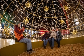 Der Weihnachtsmarkt 2022 startet wieder. Svea, Karin, Annika und Sinem (v. li.) ...