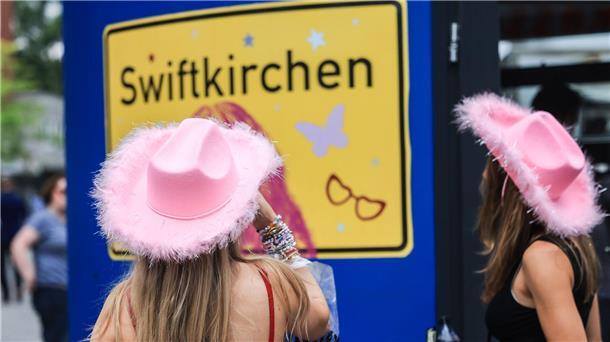 Schwarzmarkthändler wollen mit Bots an Tickets kommen Der Weiterverkauf von Taylor-Swift-Tickets war vergangenes Jahr von Eventim zeitweise ausgesetzt worden. (Archivbild)