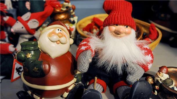Festbräuche weltweit: Surfende Santas, Gnome und Lottofieber Der Wichtel Nisse (rechts) wünscht sich an Heiligabend Haferbrei. (Archivbild)