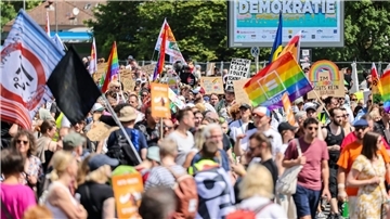 Der zentrale Demonstrationszug gegen den AfD-Parteitag in Essen erstreckte sich über mehrere Kilometer.