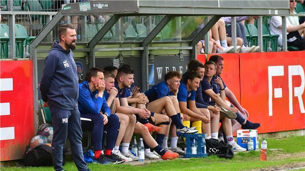 Der Zufall wollte es, dass Malte Bösch bei seinem letzten Pflichtspiel für Ahlerstedt/Ottendorf im Heeslinger Waldstadion an der Bank stand. Aus seiner Zeit als Jugendtrainer kennt er aber auch die Heimbank, auf der er demnächst sitzen wird.