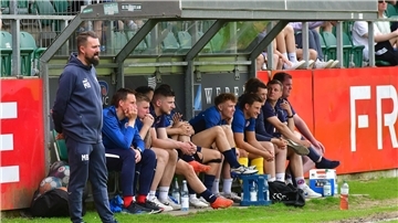 Der Zufall wollte es, dass Malte Bösch bei seinem letzten Pflichtspiel für Ahlerstedt/Ottendorf im Heeslinger Waldstadion an der Bank stand. Aus seiner Zeit als Jugendtrainer kennt er aber auch die Heimbank, auf der er demnächst sitzen wird.