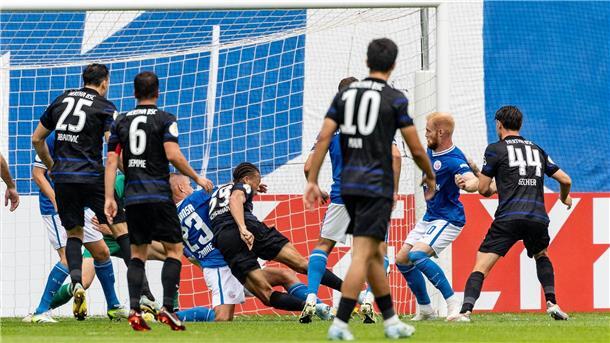 Trotz Patzer: Hertha siegt verdient in Rostock Derry Scherhant brachte Hertha in Rostock in Führung.