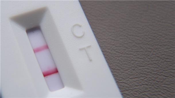 Kein Anstieg der Corona-Variante XEC - Risiko eher gering Derzeit stecken sich viele Menschen mit der Covidvariante XEC an. (Symbolbild)