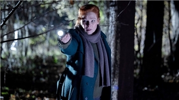 Detective Sergeant Kate Linville (Henny Reents) steht bei der Jagd nach einem Phantom vor mehreren Rätseln. 