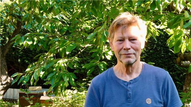 Nicht nur an Honig denken: Kritik am privaten Bienen-Boom Detflef Käpnick züchtet Honigbienen in seinem Garten. (Archivbild)