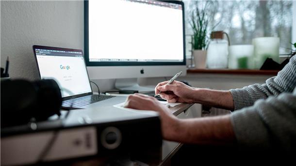 Deutschland beim Homeoffice in Europa weit vorne Deutsche Arbeitnehmer dürfen verglichen mit anderen europäischen Ländern relativ viel zuhause aus arbeiten.