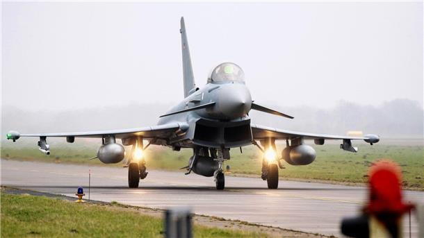 Pistorius schickt Kampfjets für Nato-Schutzflüge nach Polen Deutsche Eurofighter sollen von Polen aus zum Schutz der Ostflanke beitragen. (Archivbild)