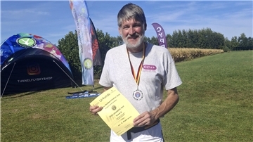 Deutscher Vizemeister 2025: Ralf Stolzenberg belegte im September in Stadtlohn-Vreden im Münsterland in der Disziplin 2er-Kappenformation Rang zwei. Zu seinem Team zählten Springerkollege Peter Pfalzgraf und Videomann Peter Wohlers.