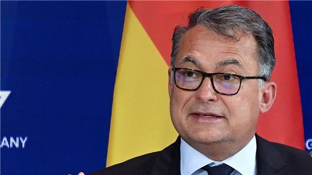 Schwache Wirtschaft - Bundesbank warnt vor Schwarzmalerei „Deutschland ist nicht der kranke Mann Europas. Ich halte das für eine Fehldiagnose, die bei vielen allzu leicht verfängt. Wir sollten da selbstbewusster auftreten“, sagt Joachim Nagel, Präsident der Deutschen Bundesbank.