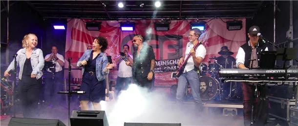 Die 11 köpfige Band "Delicious Divine" war der Knüller in der Samstagsnacht