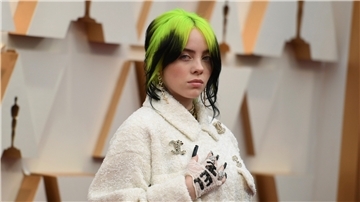 Die 18-jährige Billie Eilish ist die jüngste Künstlerin, die je einen „007“-Titelsong singen durfte.