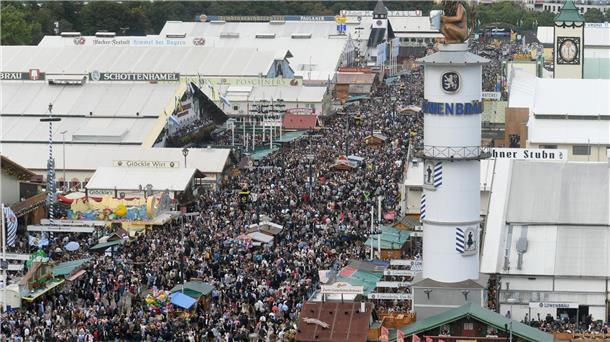 Hitlergruß auf der Wiesn - Ermittlungen gegen drei Männer Die 188. Wiesn findet dieses Jahr vom 16. September bis 03. Oktober 2023 statt.