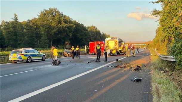 Unfall bei Lehrte – rechte Spur der A2 weiterhin gesperrt Die A2 war gegen 23.00 Uhr weiterhin gesperrt - ein Ende war zunächst nicht absehbar.