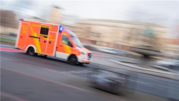 Lkw-Fahrer stirbt bei Unfall auf A7 Die A7 musste nach einem Unfall bei Bad Fallingbostel einseitig gesperrt werden. (Symbolbild)