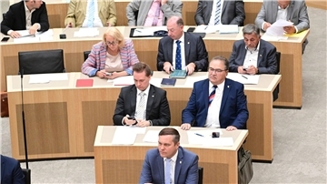 Die Abgeordneten der Fraktion der AfD sitzen im Landtag von Baden-Württemberg - und bekommen immer mehr Zuspruch.
