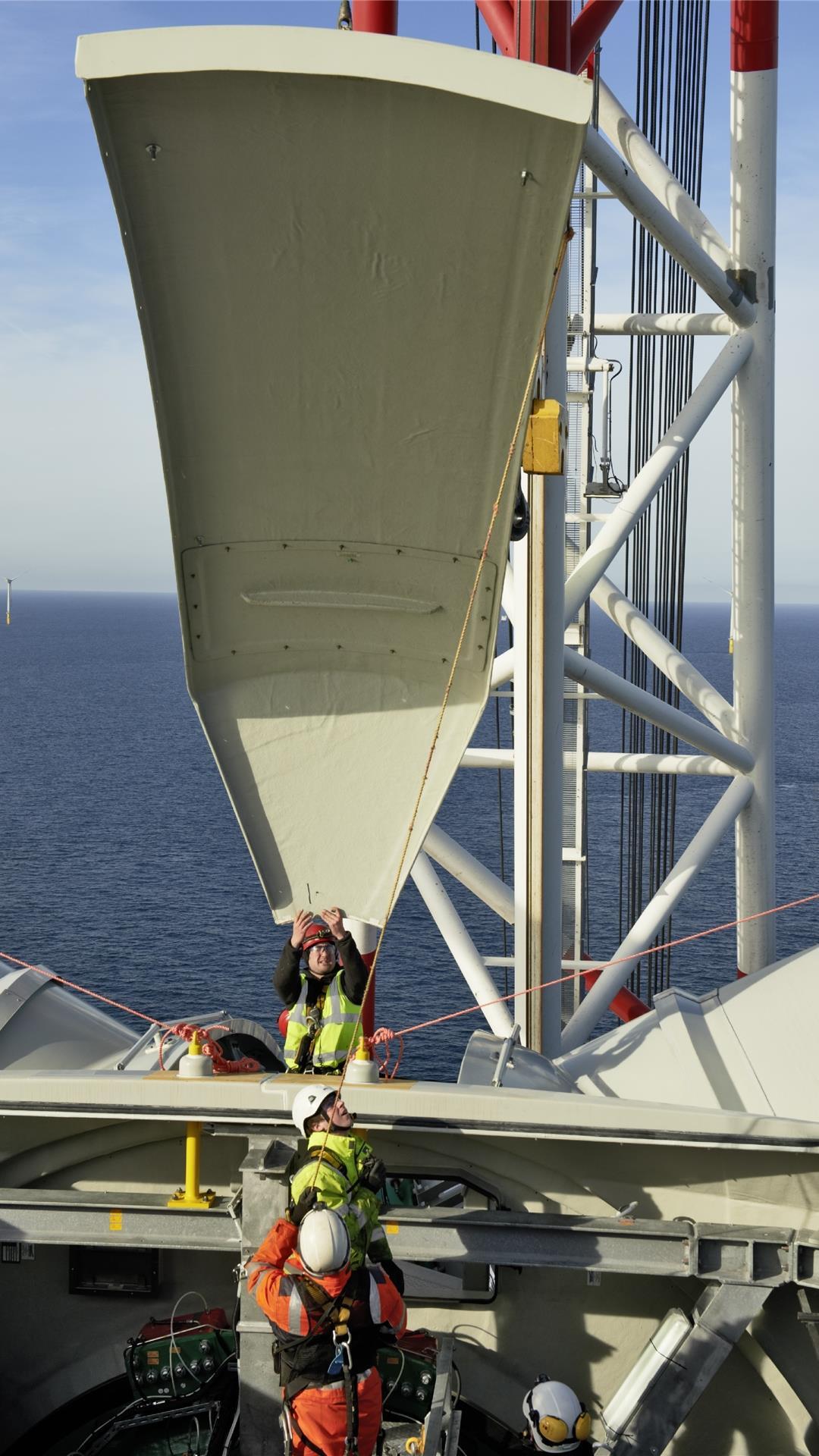 Die Adwen-Mitarbeiter kümmern sich mittlerweile um den Service der Windkraftanlagen auf hoher See.