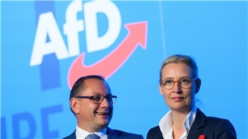 Die AfD-Bundesvorsitzenden in Magdeburg: Tino Chrupalla und Alice Weidel.