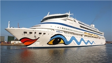 "Aidavita" 2017 beim Ausdocken bei der Bremerhavener Lloyd Werft.